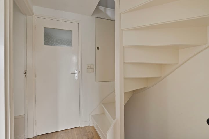 Foto 25 van Burg. J. Poschstraat 10