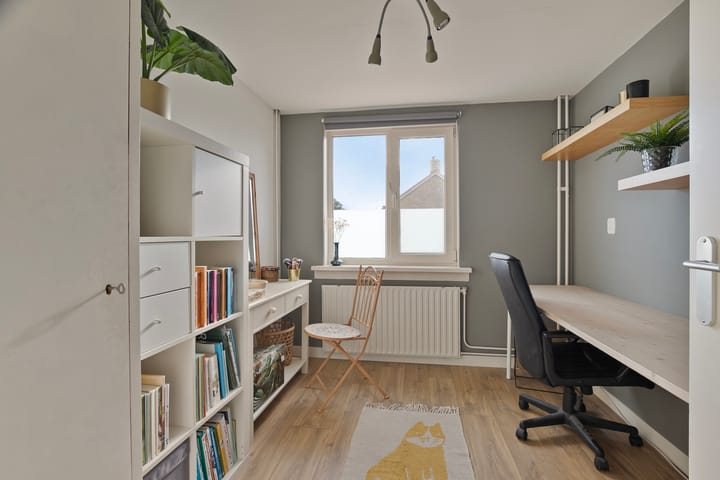 Foto 34 van Burg. J. Poschstraat 10