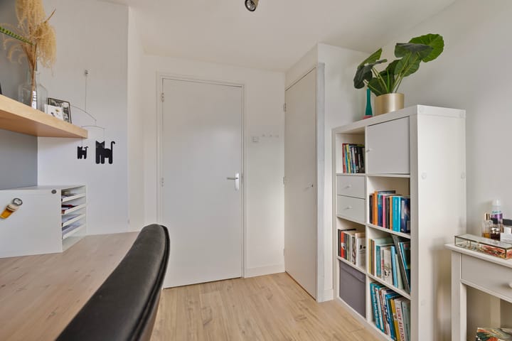 Foto 35 van Burg. J. Poschstraat 10