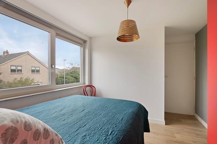 Foto 37 van Burg. J. Poschstraat 10