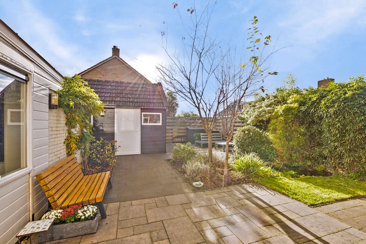 Foto 43 van Burg. J. Poschstraat 10