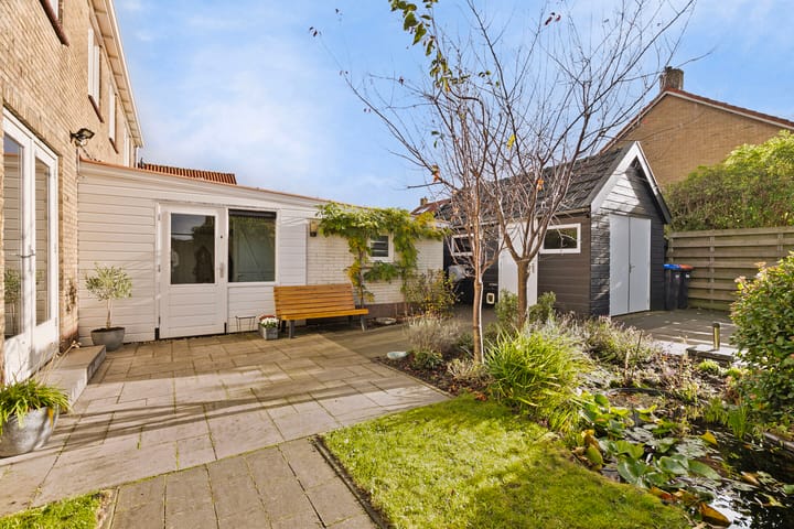 Foto 44 van Burg. J. Poschstraat 10