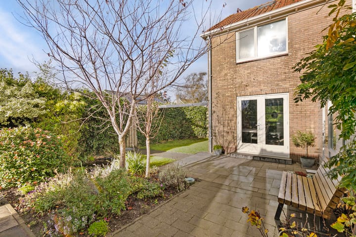 Foto 48 van Burg. J. Poschstraat 10