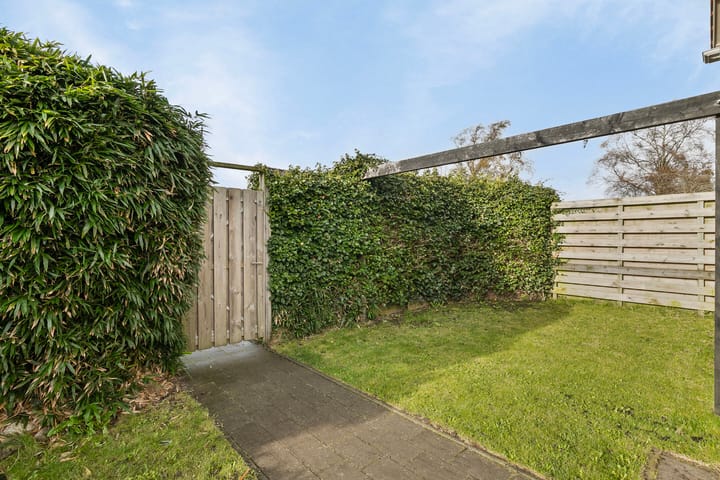 Foto 49 van Burg. J. Poschstraat 10