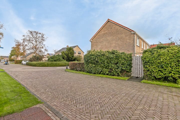 Foto 50 van Burg. J. Poschstraat 10