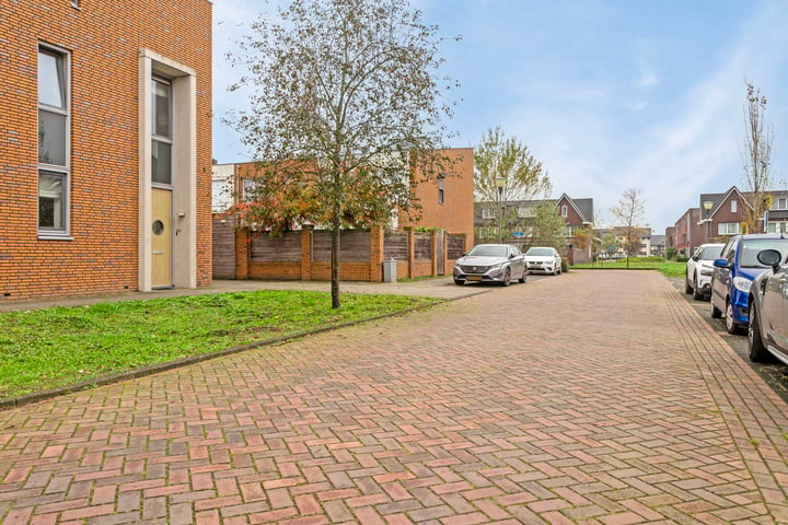 View photo 29 of Joep Naninckstraat 1