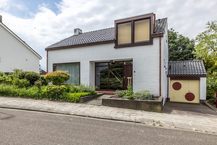 Foto 1 van K.L.M.-straat 6