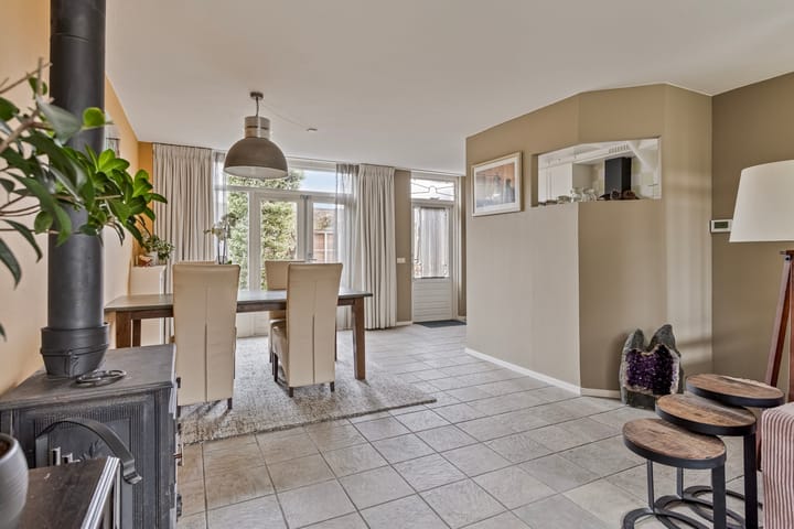 Foto 15 van Castaert 42