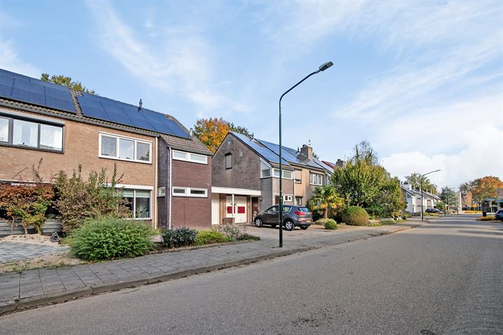 Bekijk foto 37 van Albinonistraat 108