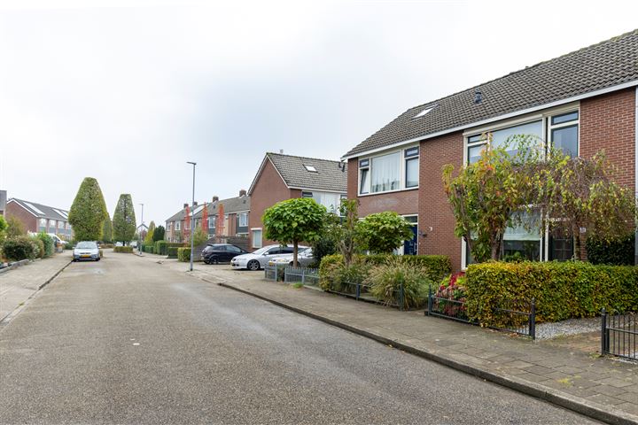 View photo 6 of IJsselstraat 71