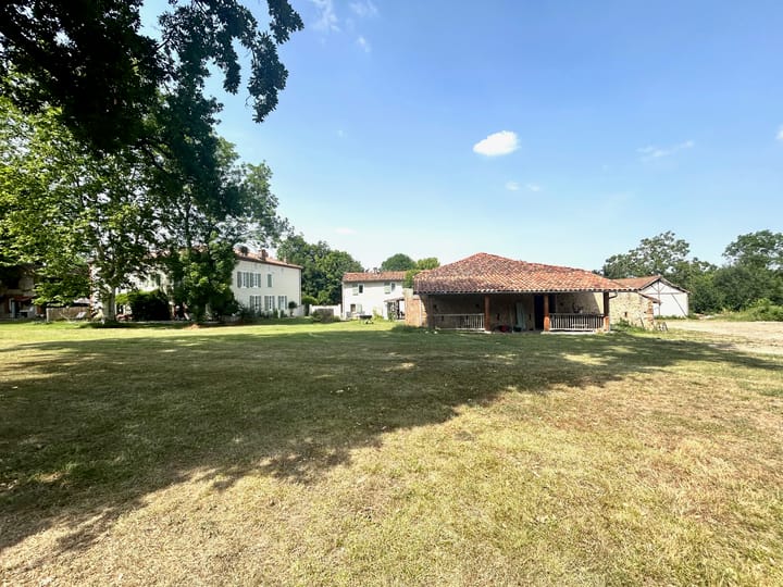 Photo 2 of Domaine de marque