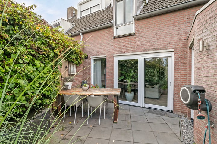 Bekijk foto 41 van van Rummenstraat 25