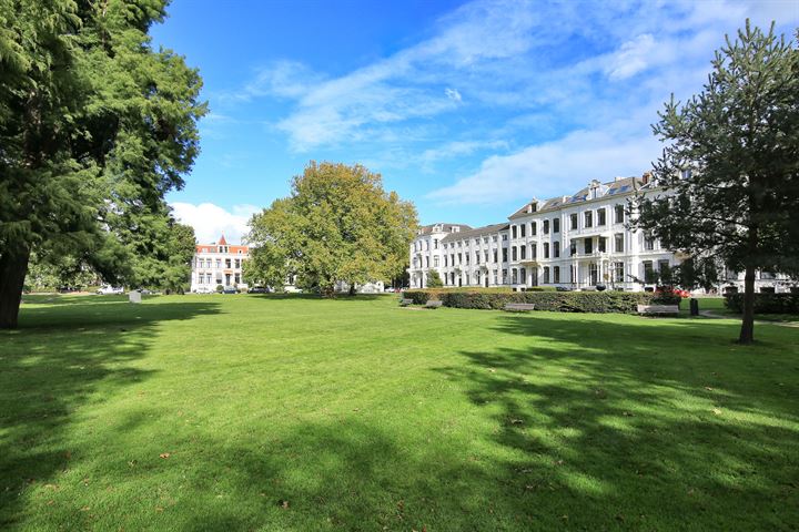 Bekijk foto 44 van Nicolaas van der Laanstraat 7-ZW