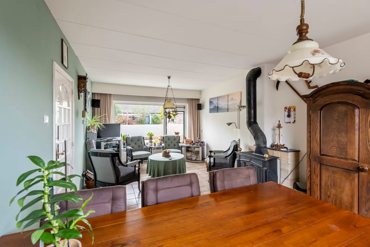 Foto 5 van Esdoornstraat 2