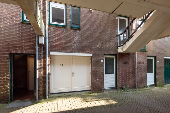 Bekijk foto 5 van Winkelwaard 43