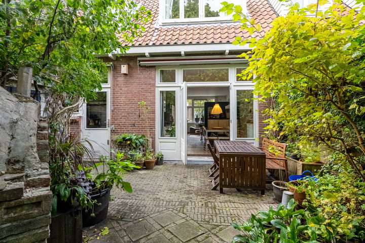 View photo 16 of Graaf Florisstraat 24