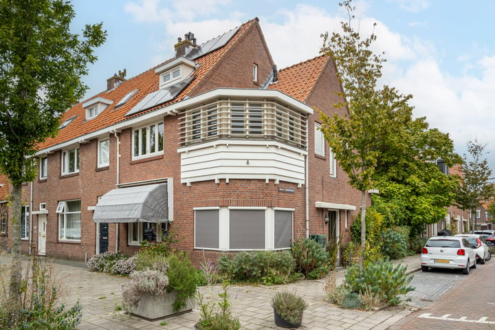 View photo 36 of Graaf Florisstraat 24