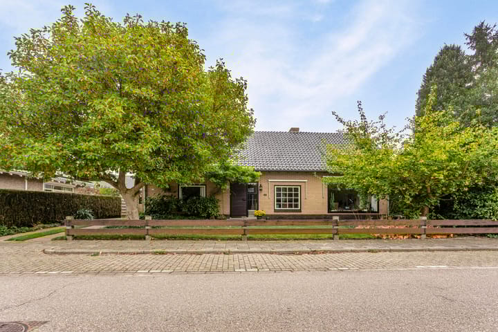 Photo 2 of Julianastraat 22