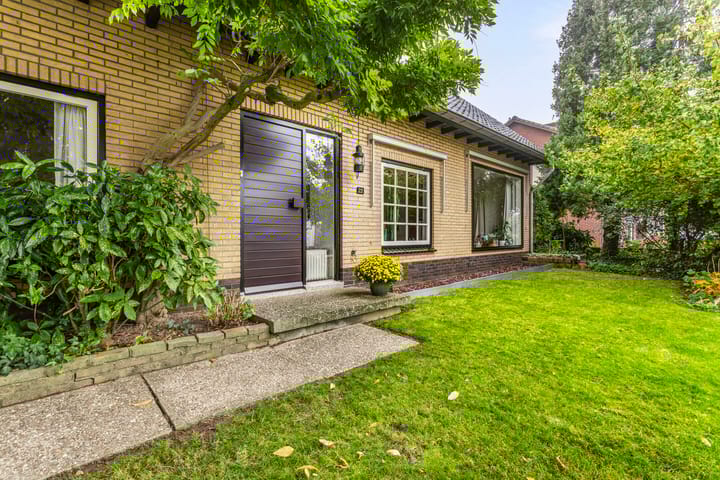 Photo 8 of Julianastraat 22