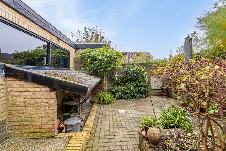 Photo 42 of Julianastraat 22