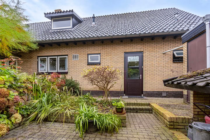 Photo 43 of Julianastraat 22