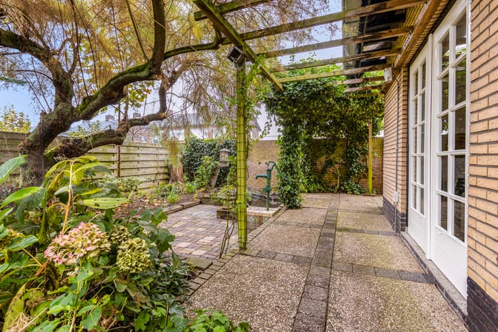 Photo 44 of Julianastraat 22