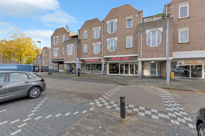 Bekijk foto 1 van Biarritzplein 5