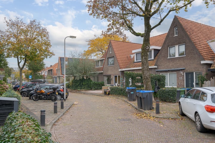 Bekijk foto 3 van M A de Ruyterstraat 22