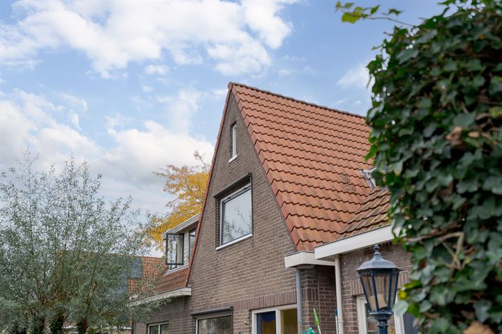 Bekijk foto 4 van M A de Ruyterstraat 22