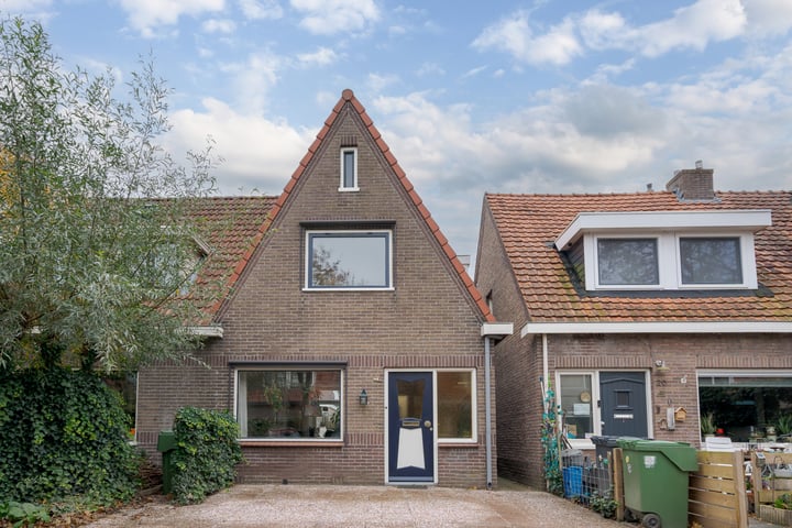 View photo 5 of M A de Ruyterstraat 22