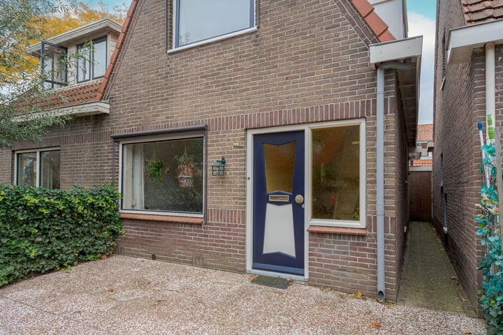 View photo 6 of M A de Ruyterstraat 22