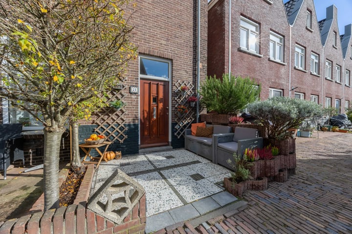 Bekijk foto 2 van Plaspoelstraat 21