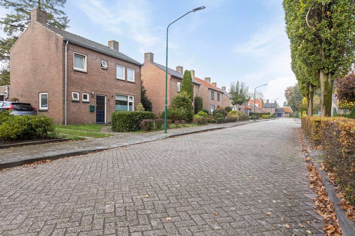 Bekijk foto 44 van Burgemeester van de Veerdonkstraat 8