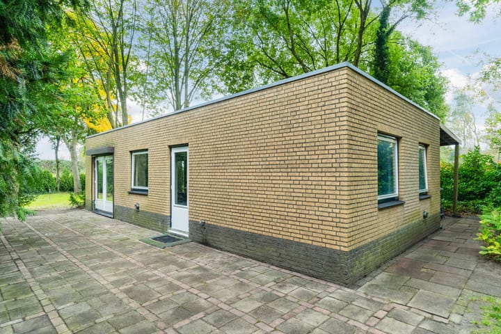 Foto 65 van Spoorstraat 12