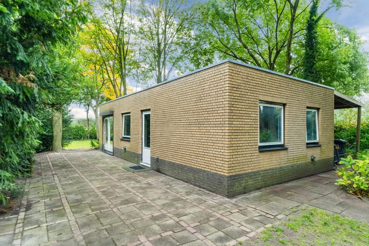 Foto 66 van Spoorstraat 12