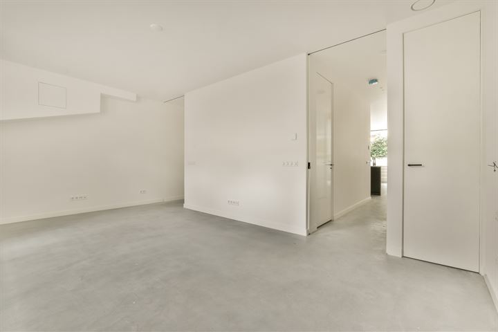 View photo 10 of Eerste Helmersstraat 127-H