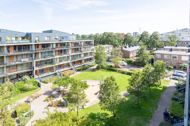 Bekijk foto 3 van P.C. Boutensstraat 196