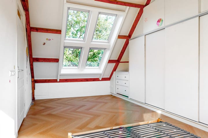 Foto 17 van Klagerstuin 99