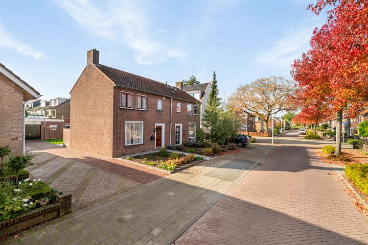 View photo 1 of Admiraal de Ruyterstraat 137