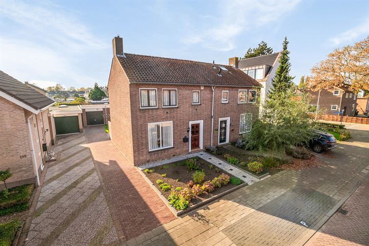 Bekijk foto 3 van Admiraal de Ruyterstraat 137