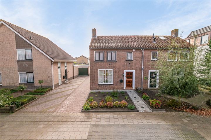 Bekijk foto 4 van Admiraal de Ruyterstraat 137