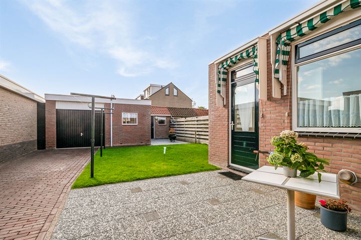 Bekijk foto 31 van Admiraal de Ruyterstraat 137