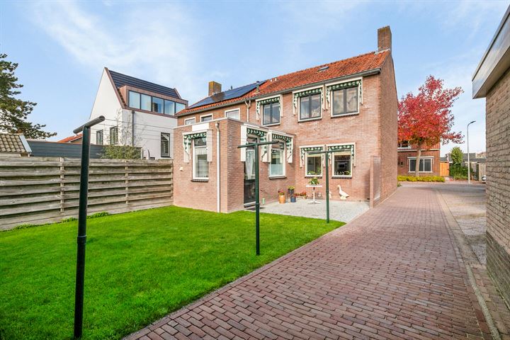 Bekijk foto 32 van Admiraal de Ruyterstraat 137