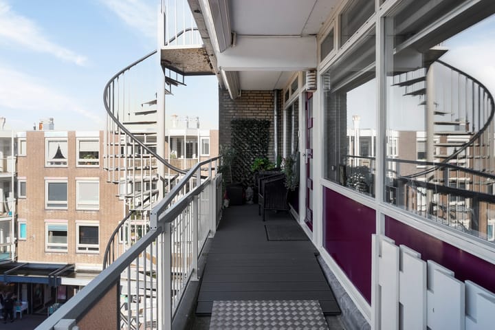 Foto 3 van Loosduinse Hoofdplein 247