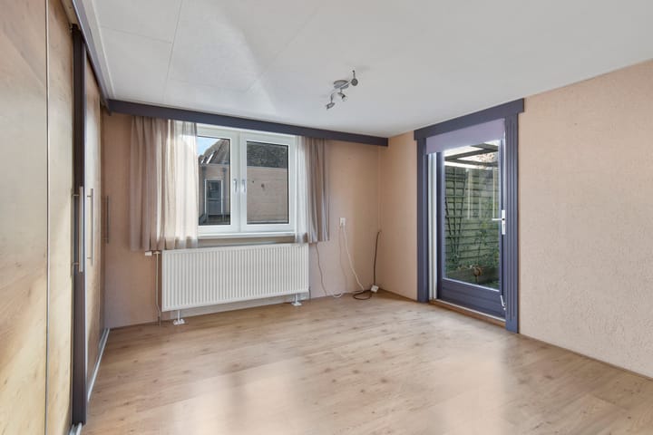 Photo 4 of Dorpsstraat 18