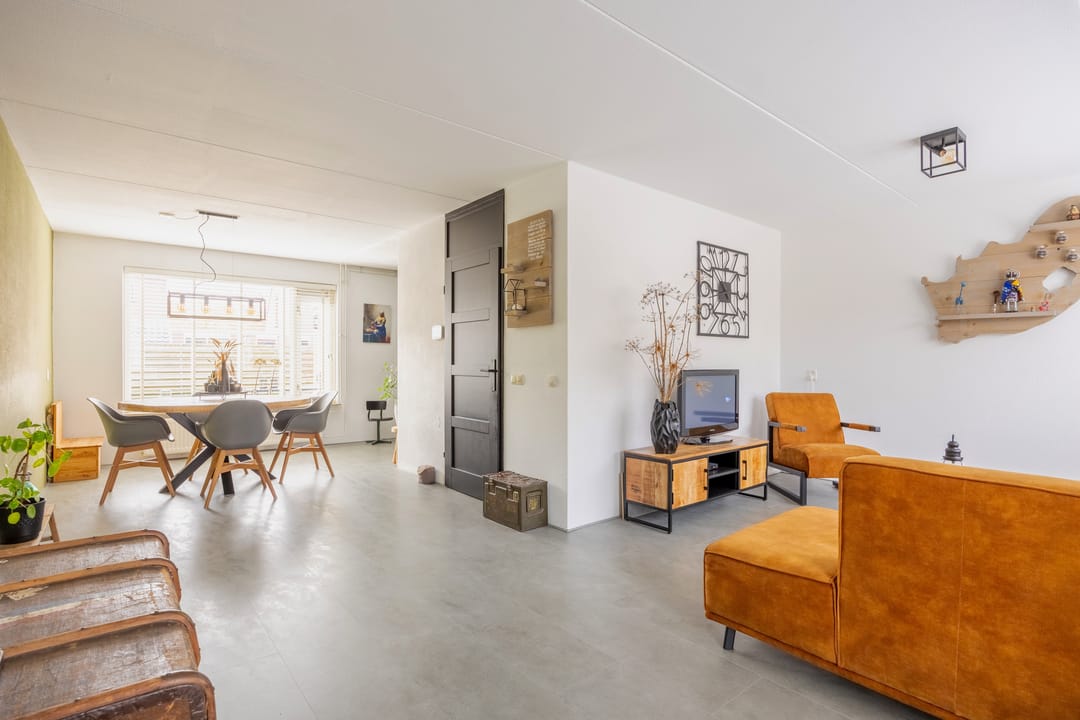 Foto 2 van Weegbree 13