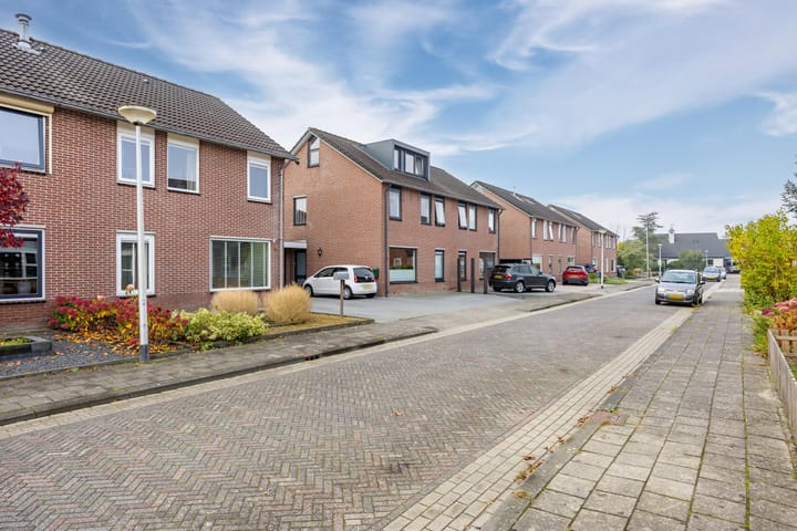 Foto 5 van Weegbree 13