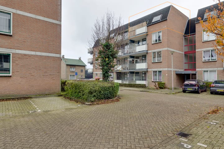 Foto 2 van Romeinenplein 24