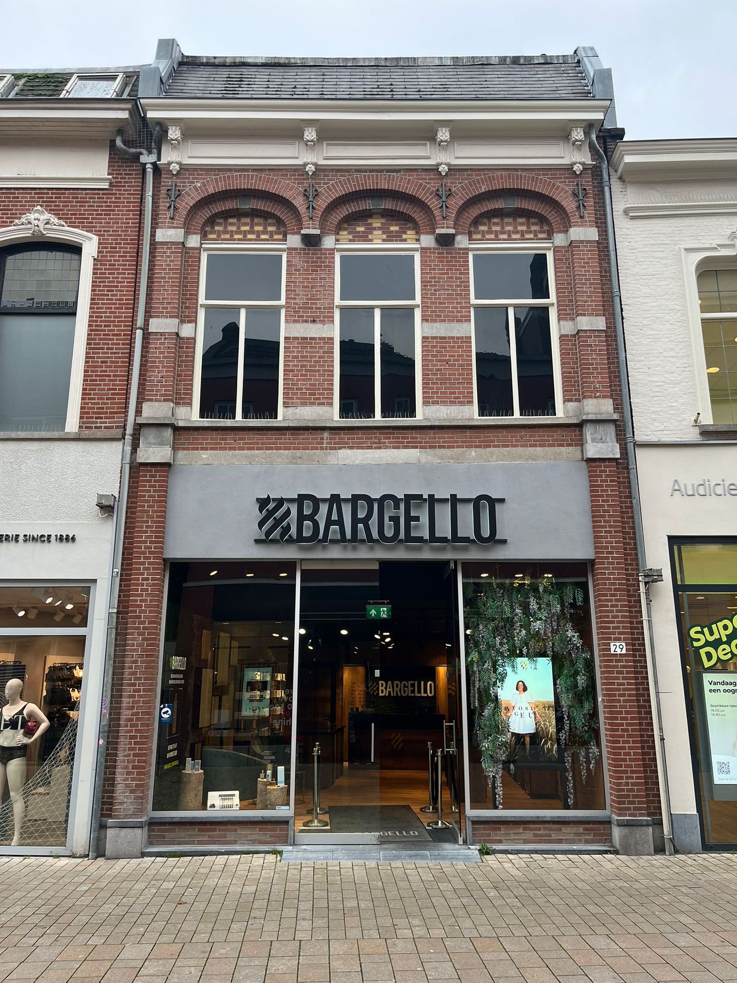 View photo 2 of Heuvelstraat 29