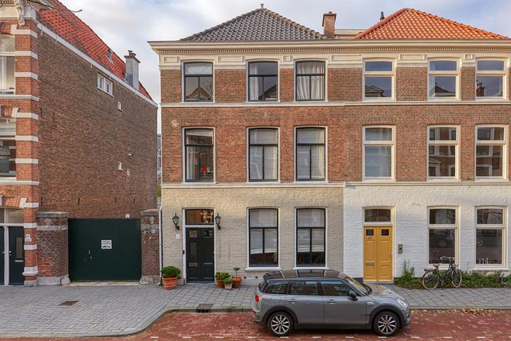 View photo 3 of Riouwstraat 48